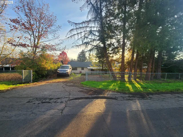 $334,500 | 1472 Northwest Troost Street, Roseburg, OR 97471