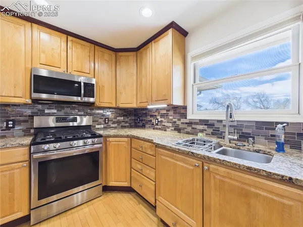 $700,000 | 1079 Lynn Drive, Pueblo, CO 81006