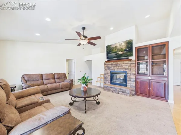 $700,000 | 1079 Lynn Drive, Pueblo, CO 81006