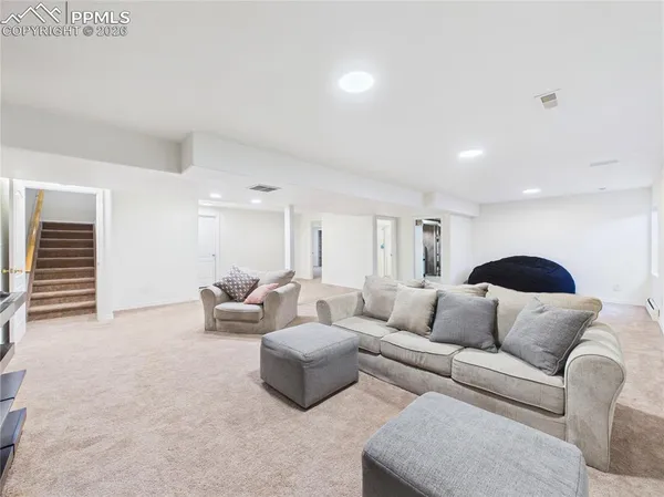 $700,000 | 1079 Lynn Drive, Pueblo, CO 81006