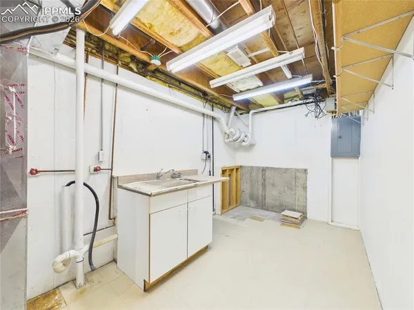 $700,000 | 1079 Lynn Drive, Pueblo, CO 81006