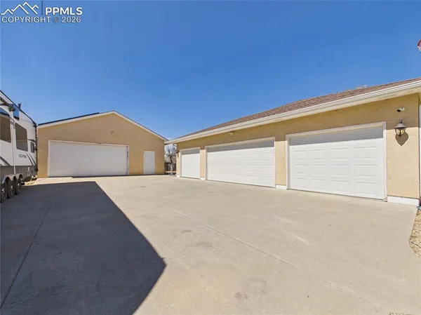 $700,000 | 1079 Lynn Drive, Pueblo, CO 81006