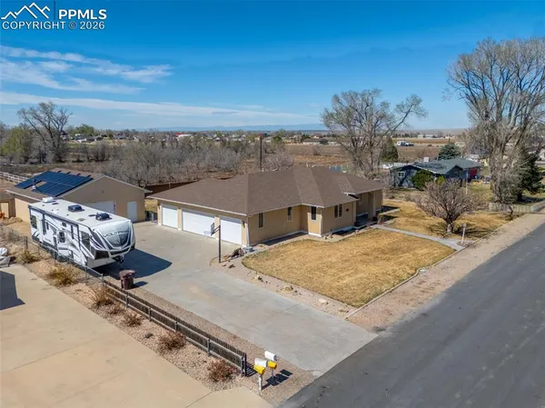 $700,000 | 1079 Lynn Drive, Pueblo, CO 81006