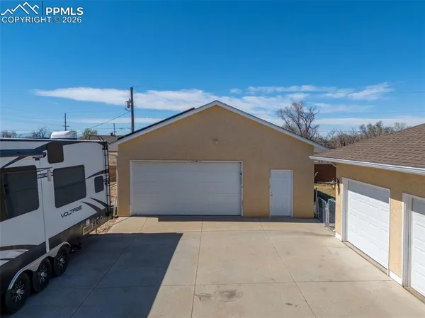 $700,000 | 1079 Lynn Drive, Pueblo, CO 81006