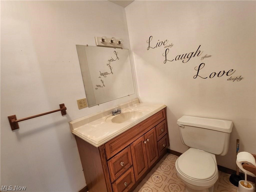 10345 Marne Road Frazeysburg, OH 43822 - Photo 37 of 50 Bathroom with toilet, tile flooring, and large vanity