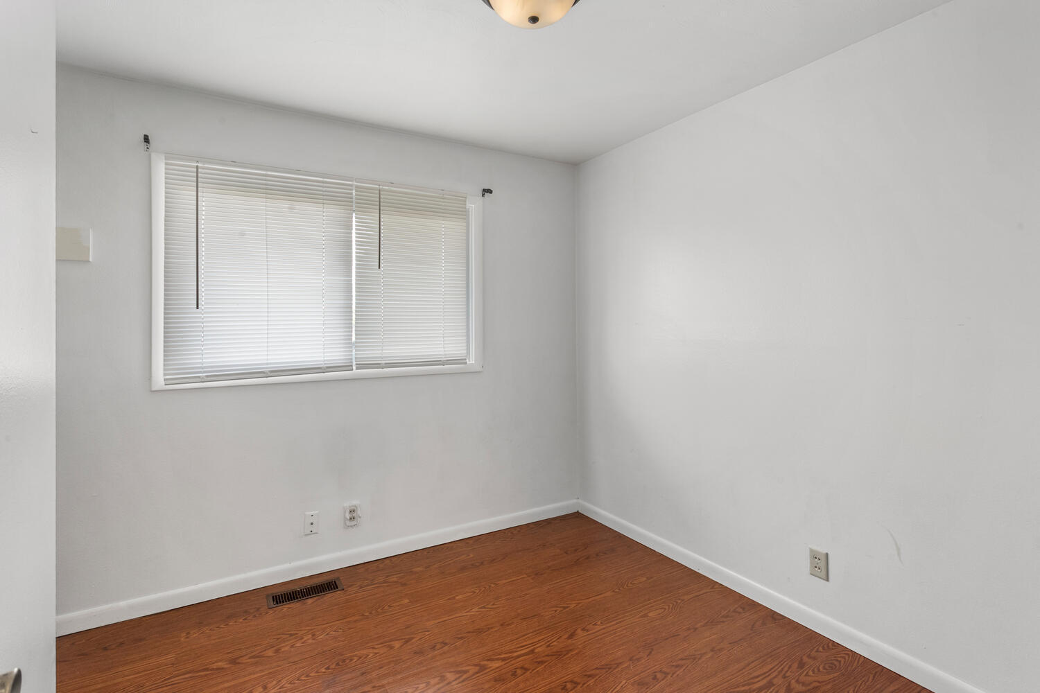 1504 North Mattis Avenue Champaign, IL 61821 - Photo 15 of 21 an empty room with a window