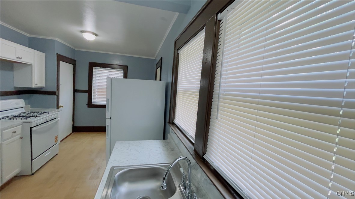 267 Fenway Drive Syracuse, NY 13224 - Photo 8 of 25