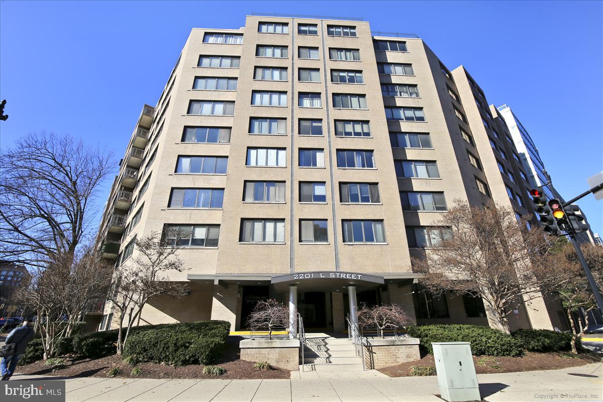 2201 L Street Northwest, Unit 500 Washington, DC 20037 - Photo 19 of 43 a front view of a building