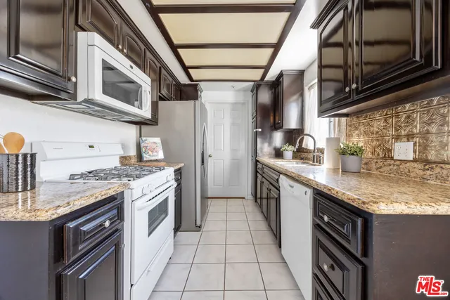 $589,000 | 14365 Foothill Boulevard, Unit 7, Sylmar, CA 91342