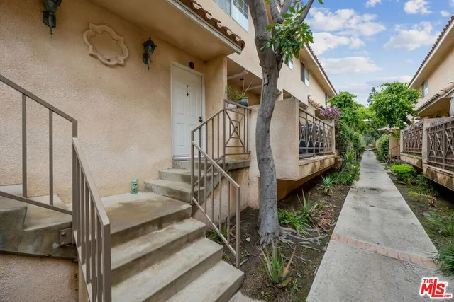 $589,000 | 14365 Foothill Boulevard, Unit 7, Sylmar, CA 91342