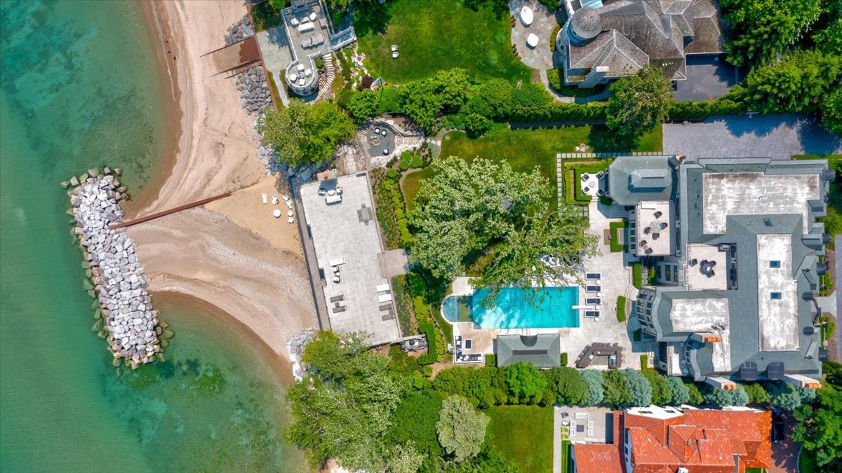 319 Sheridan Road Winnetka, IL 60093 - Photo 78 of 81 an aerial view of a house