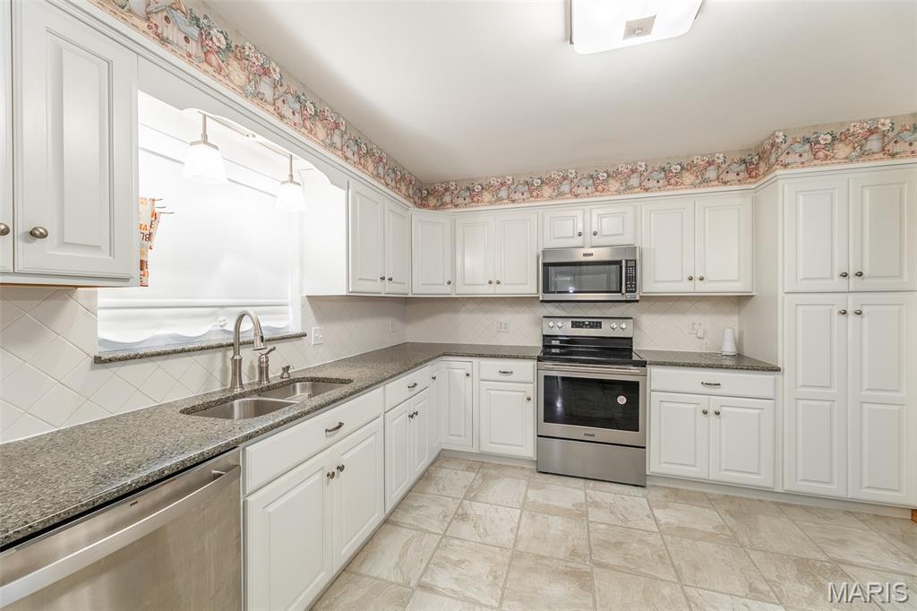 1305 Lurlyn Road Poplar Bluff, MO 63901 - Photo 15 of 32