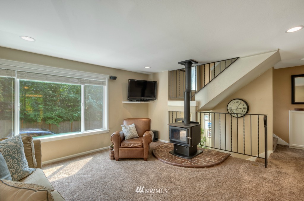 8810 Shell Place, Unit 200L Edmonds, WA 98026 - Photo 3 of 16