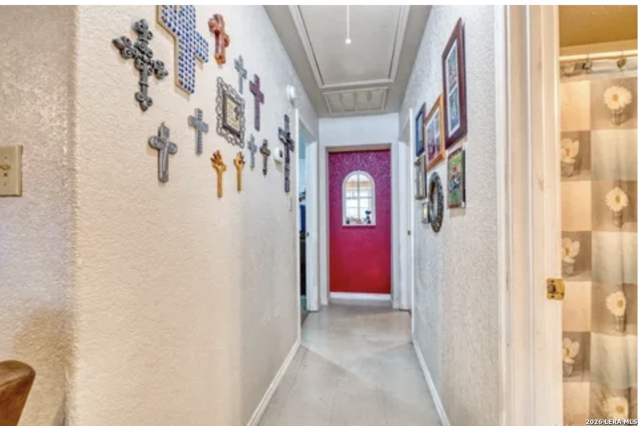 622 South Oak Street Pearsall, TX 78061 - Photo 13 of 22 a view of a hallway with interior of the house