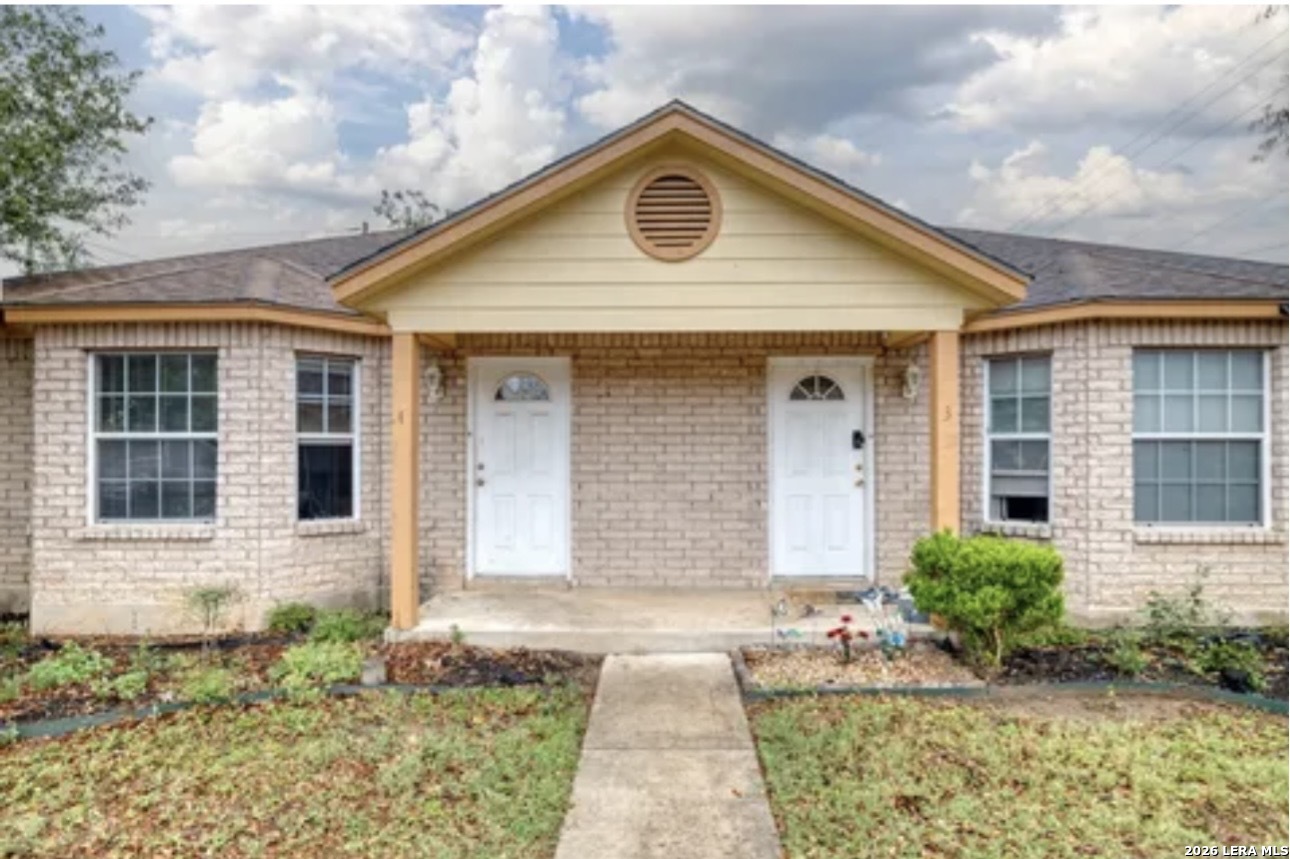 622 South Oak Street Pearsall, TX 78061 - Photo 2 of 22 a front view of a house with garden
