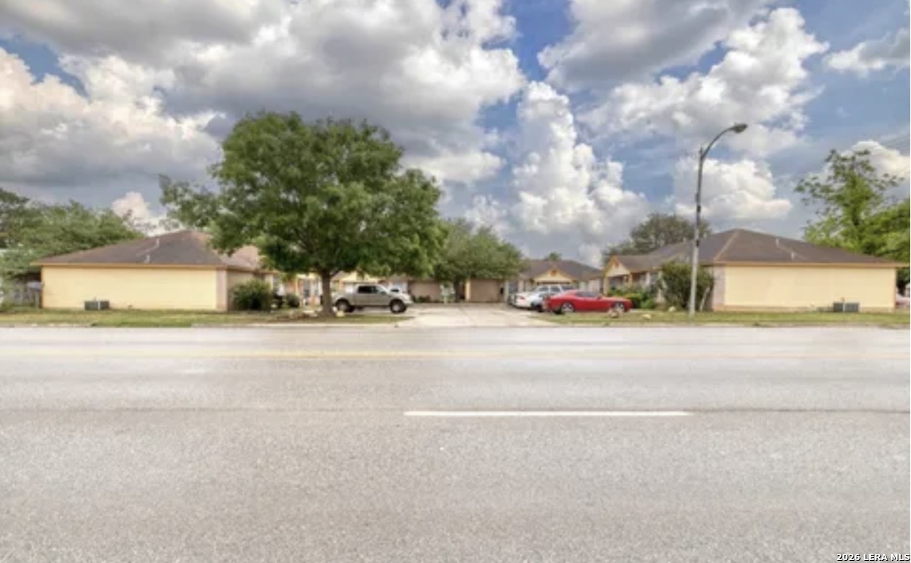 622 South Oak Street Pearsall, TX 78061 - Photo 22 of 22 a view of the street