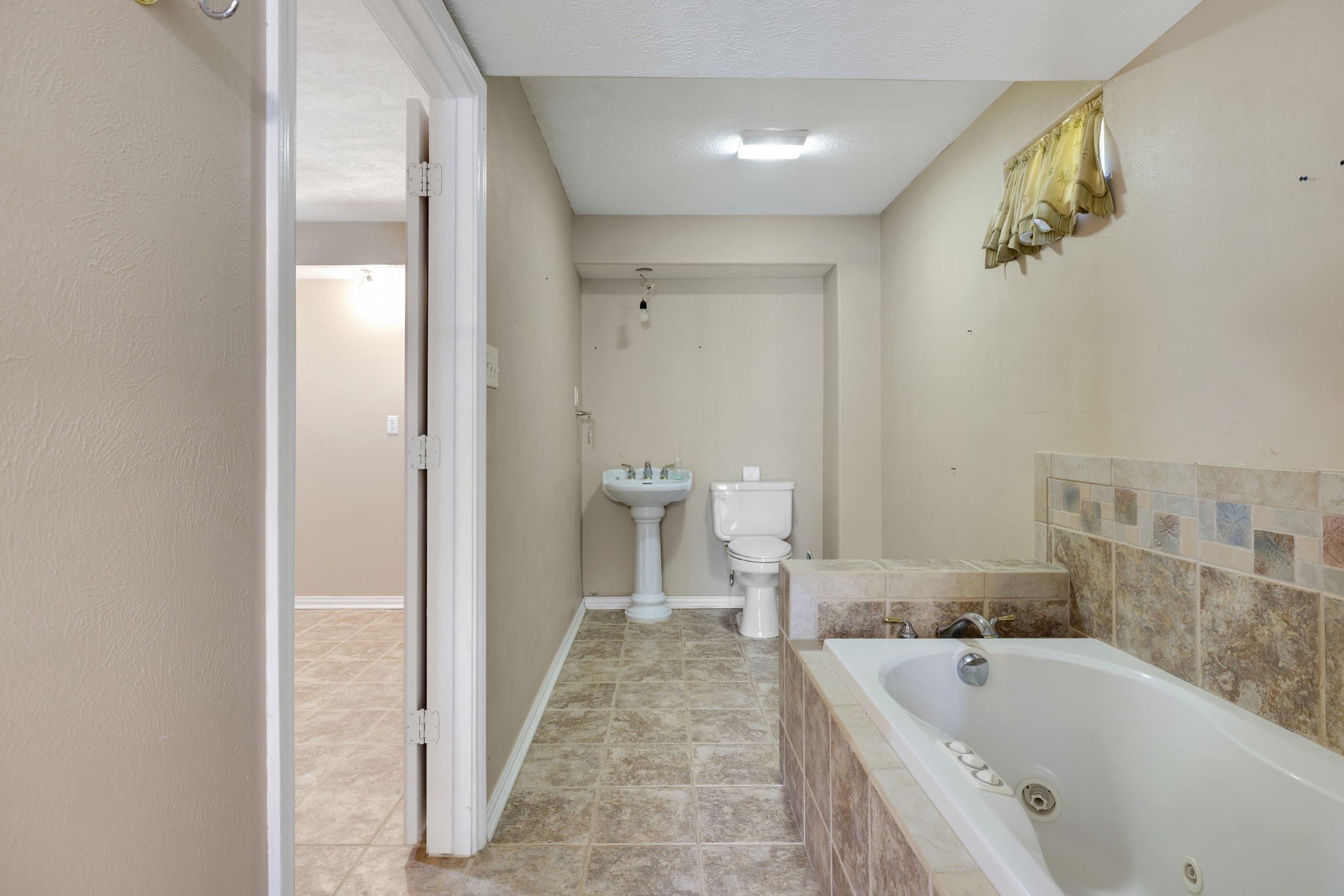360 Holiday Lane Coldspring, TX 77331 - Photo 31 of 40 Full bathroom downstairs