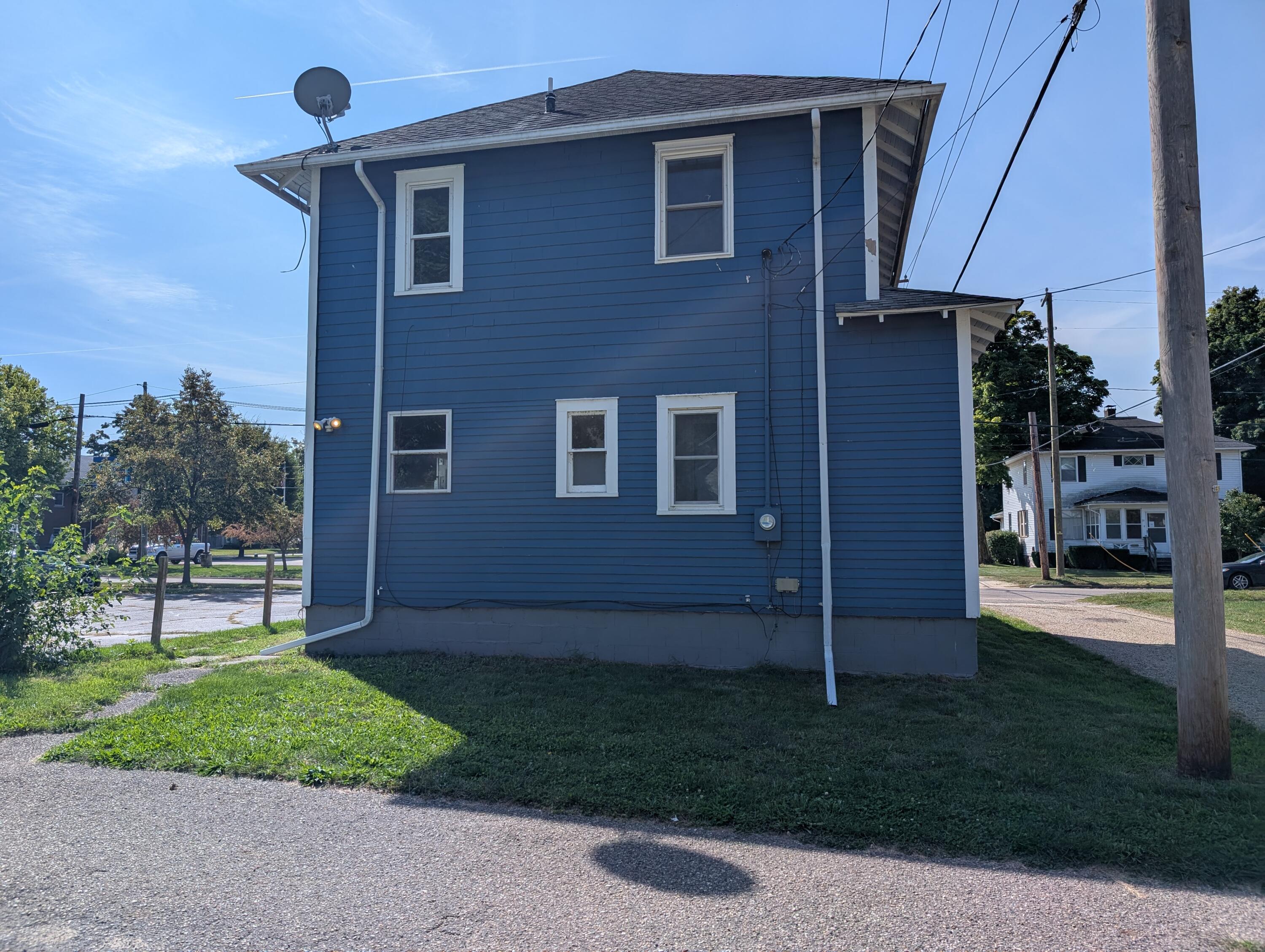 111 West Kelsey Street Three Rivers, MI 49093 - Photo 3 of 13 PXL_20250909_153318278