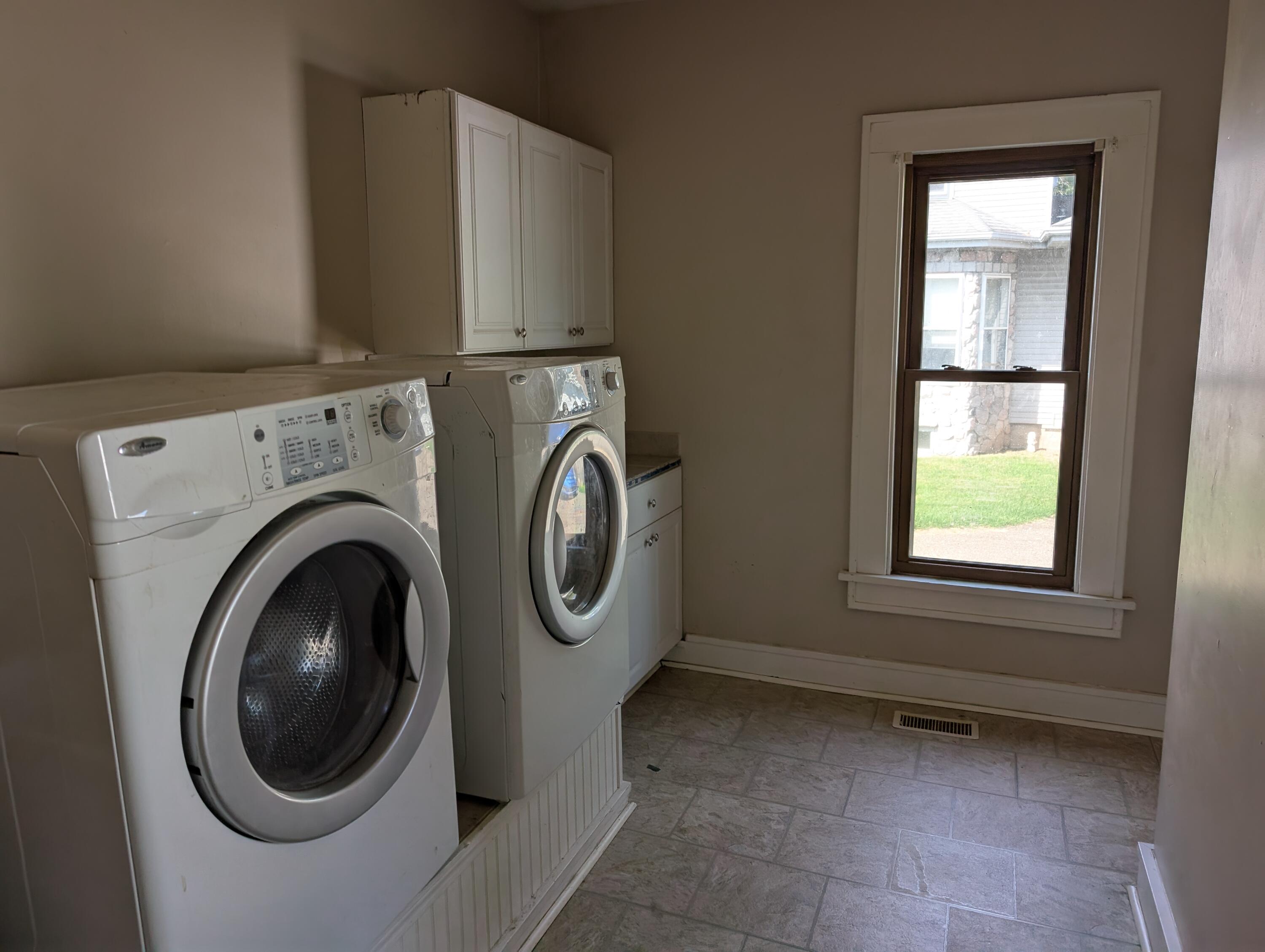 111 West Kelsey Street Three Rivers, MI 49093 - Photo 8 of 13 PXL_20250909_154128541