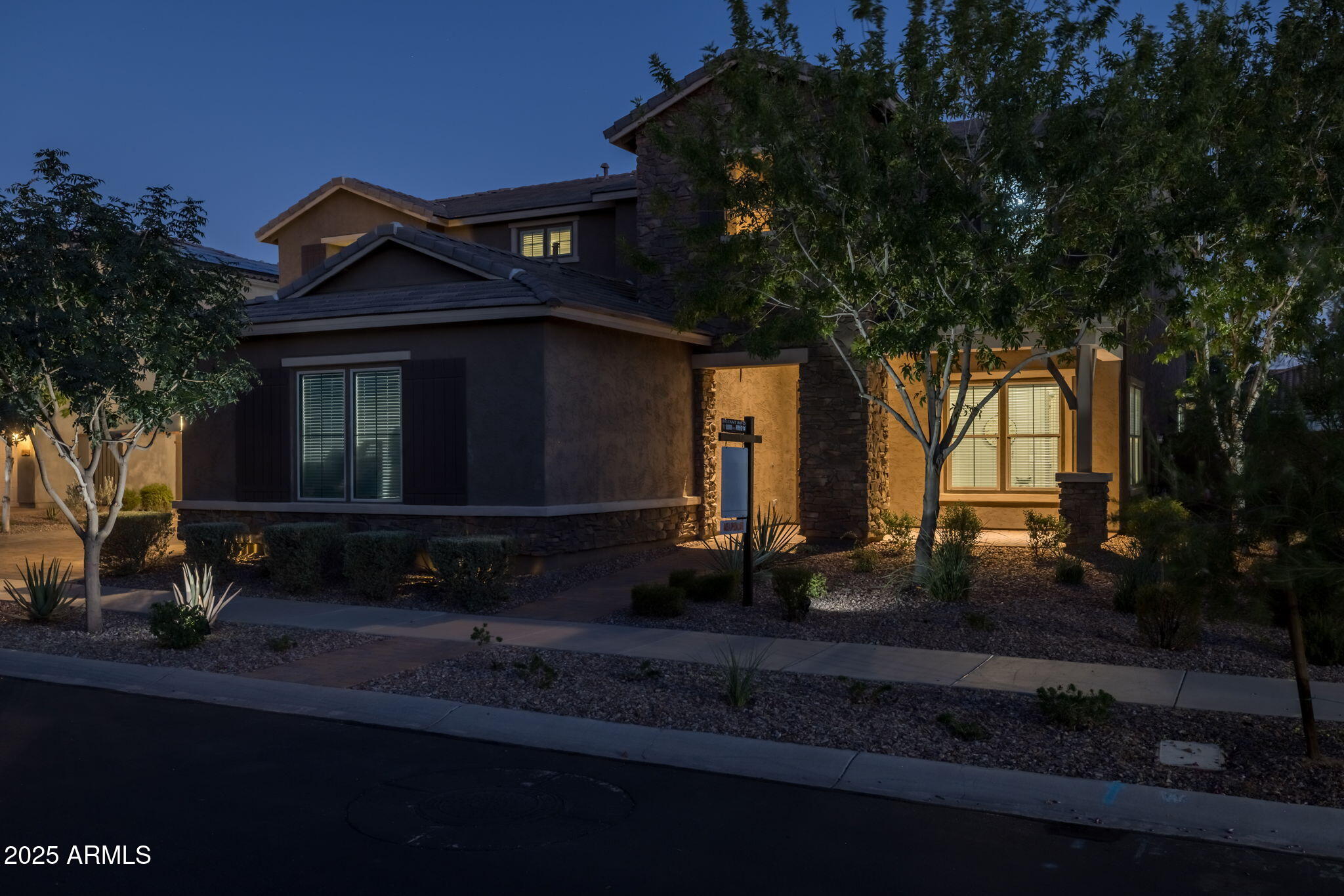 10535 Diffraction Avenue Mesa, AZ 85212 - Photo 9 of 126 Frontyard