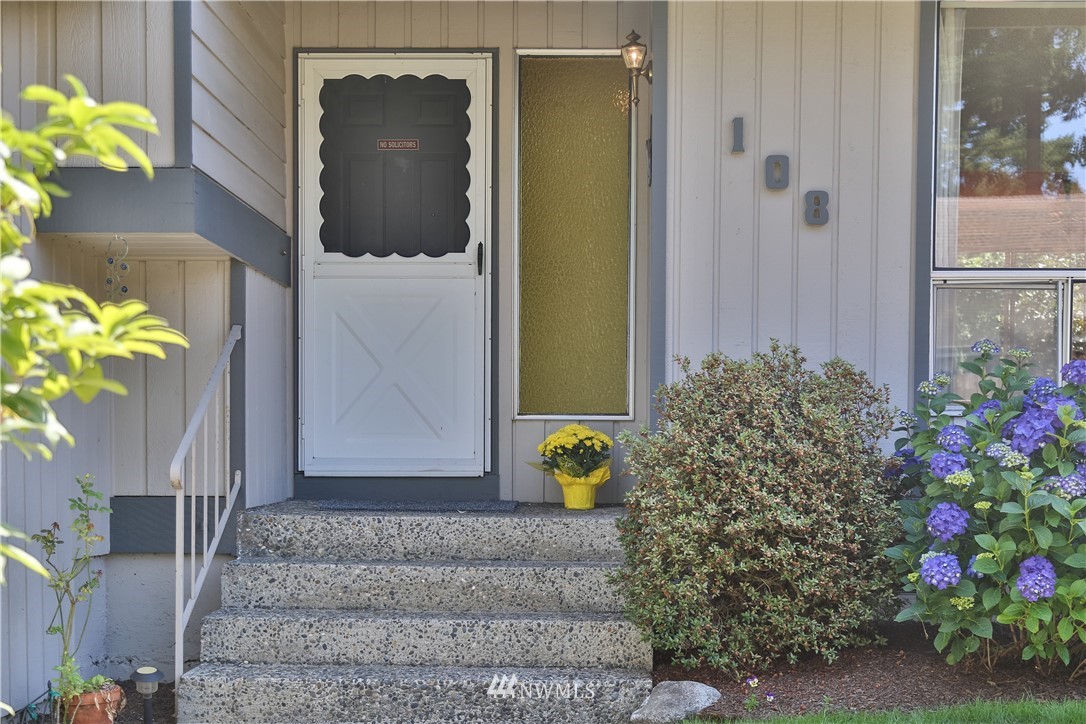 108 Vashon Avenue Southeast Renton, WA 98059 - Photo 2 of 24 Gallery Image 2