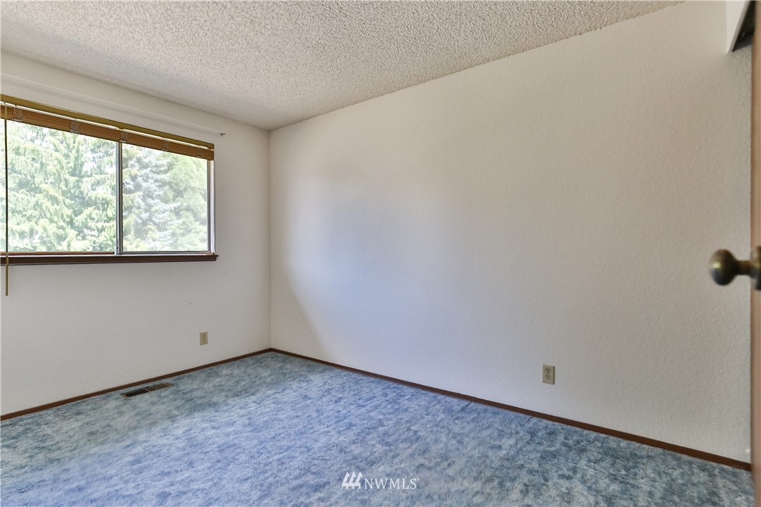 108 Vashon Avenue Southeast Renton, WA 98059 - Photo 13 of 24 Gallery Image 13
