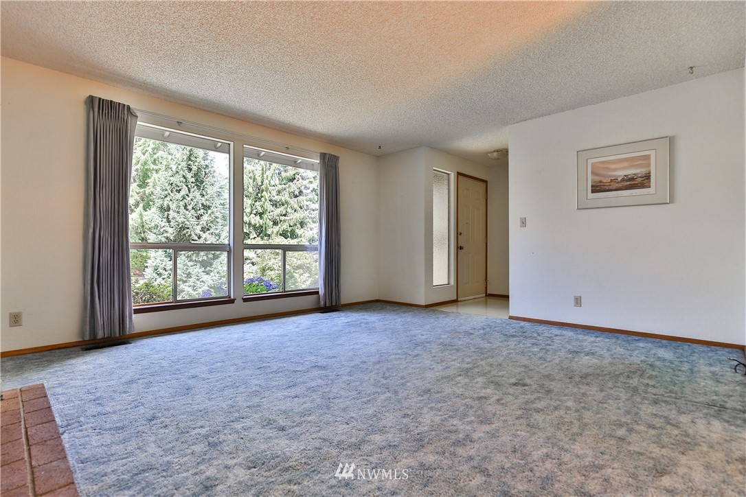 108 Vashon Avenue Southeast Renton, WA 98059 - Photo 5 of 24 Gallery Image 5