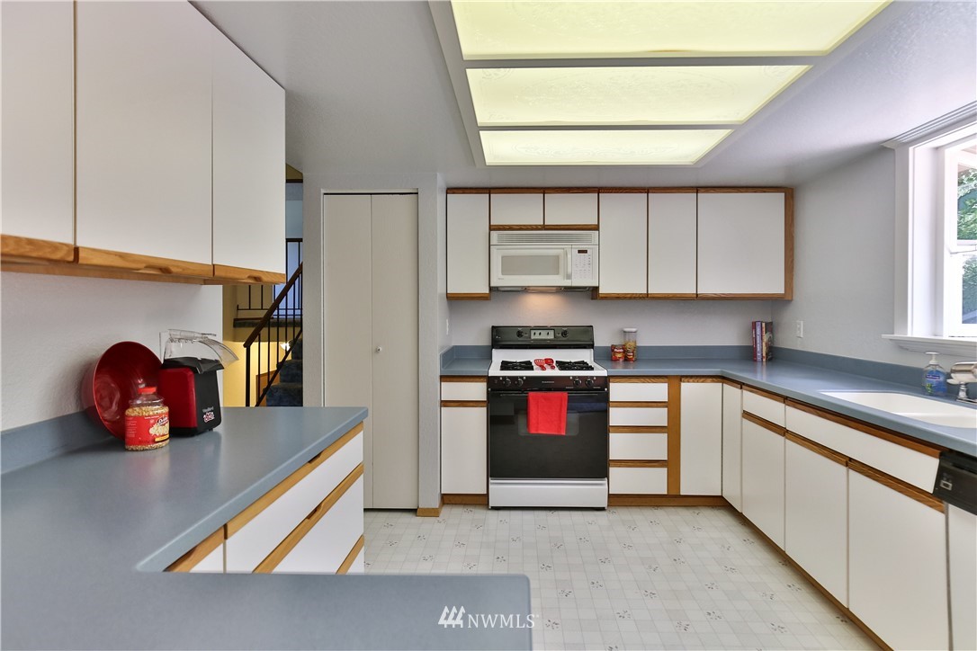 108 Vashon Avenue Southeast Renton, WA 98059 - Photo 7 of 24 Gallery Image 7