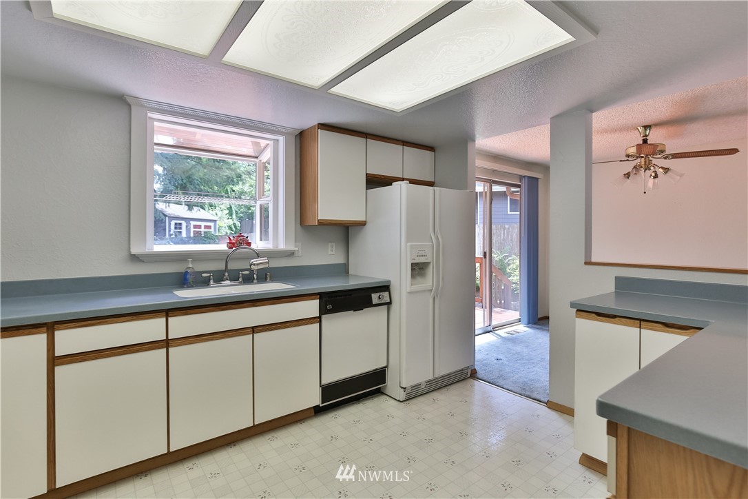 108 Vashon Avenue Southeast Renton, WA 98059 - Photo 8 of 24 Gallery Image 8