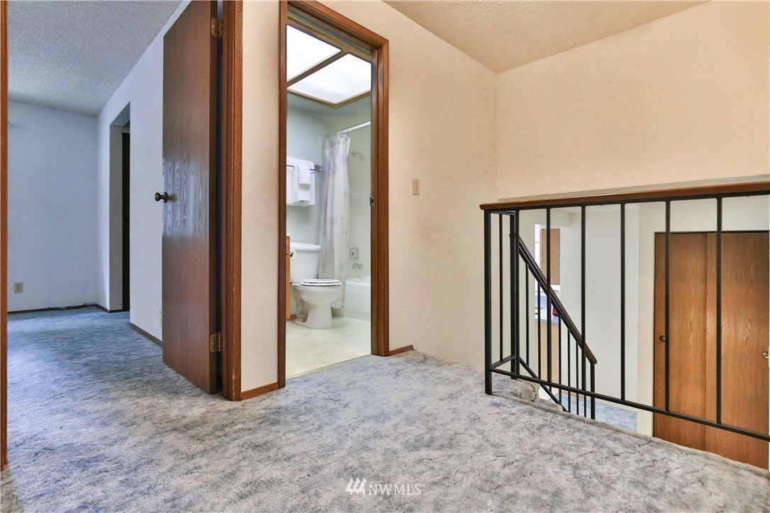 108 Vashon Avenue Southeast Renton, WA 98059 - Photo 9 of 24 Gallery Image 9