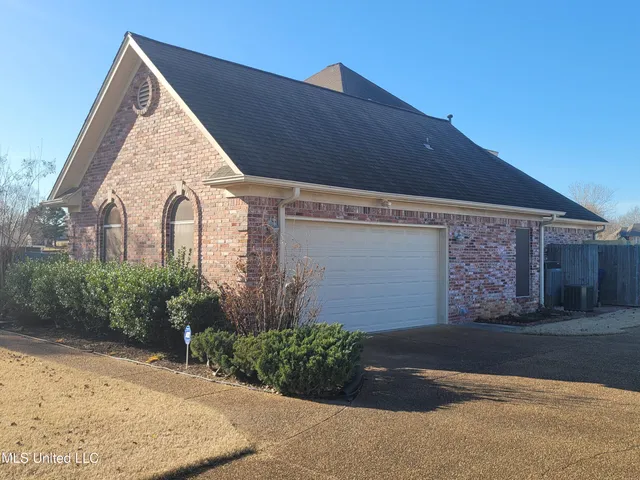 $399,000 | 13165 Coldwater Drive, Olive Branch, MS 38654