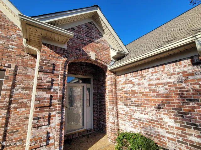 $399,000 | 13165 Coldwater Drive, Olive Branch, MS 38654