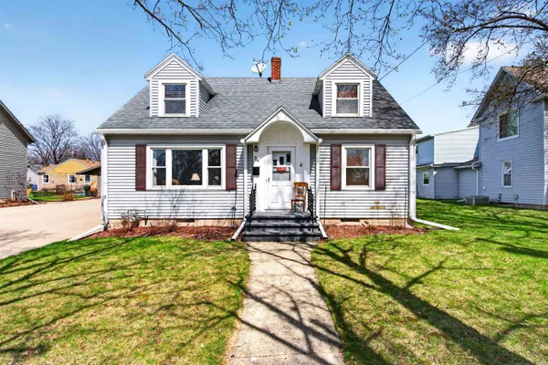 $254,900 | 704 West Wisconsin Avenue, Kaukauna, WI 54130