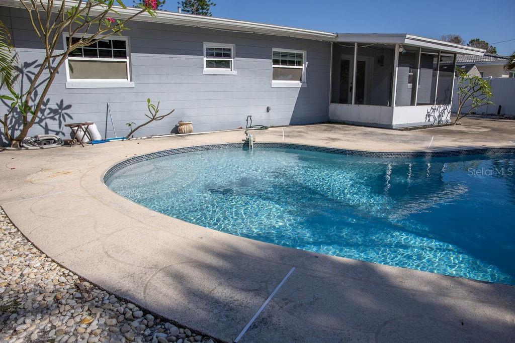 10126 4th Street East Treasure Island, FL 33706 - Photo 11 of 34