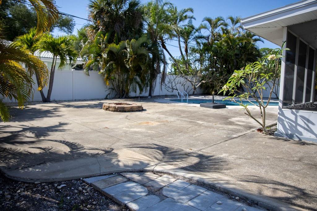 10126 4th Street East Treasure Island, FL 33706 - Photo 12 of 34