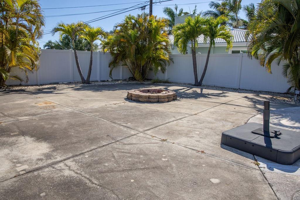 10126 4th Street East Treasure Island, FL 33706 - Photo 13 of 34