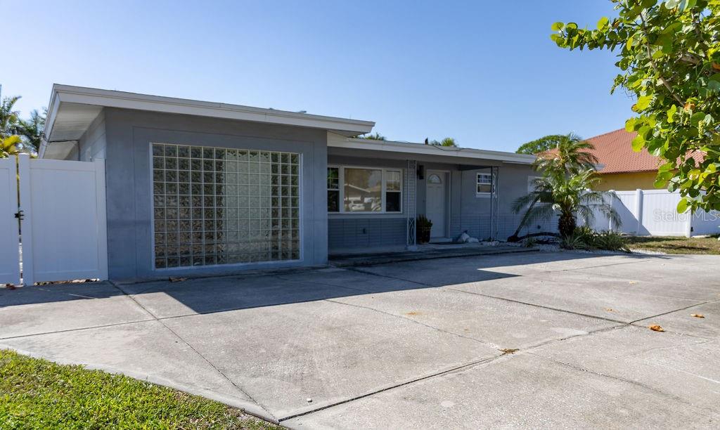 10126 4th Street East Treasure Island, FL 33706 - Photo 2 of 34
