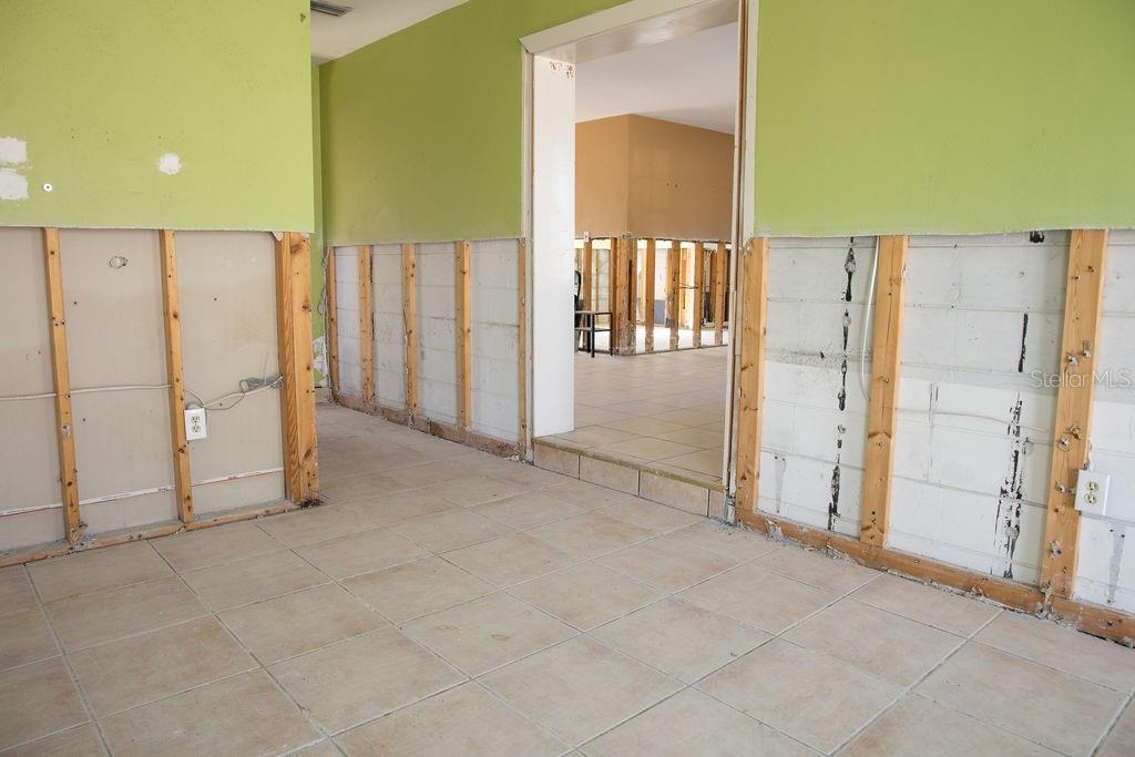 10126 4th Street East Treasure Island, FL 33706 - Photo 25 of 34