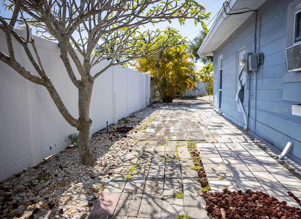 10126 4th Street East Treasure Island, FL 33706 - Photo 6 of 34