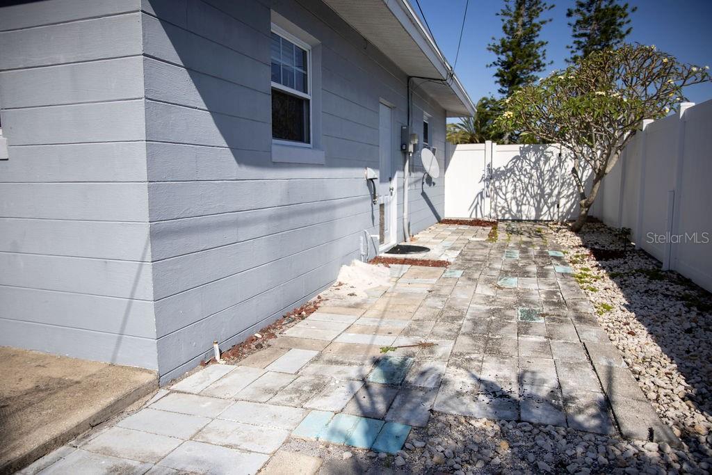 10126 4th Street East Treasure Island, FL 33706 - Photo 7 of 34