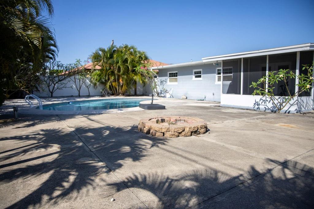 10126 4th Street East Treasure Island, FL 33706 - Photo 8 of 34
