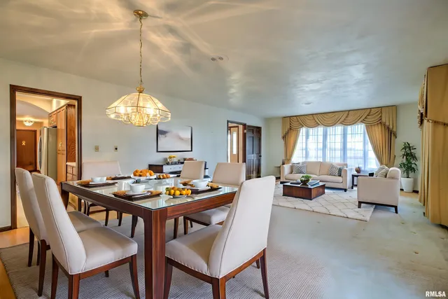 $499,900 | 1619 West Hallock Hollow Road, Edelstein, IL 61526