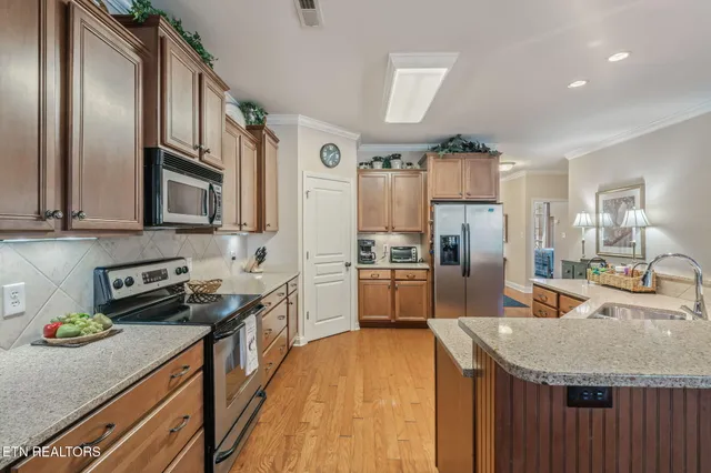 $495,000 | 5090 Dovewood Way, Unit 6, Knoxville, TN 37918