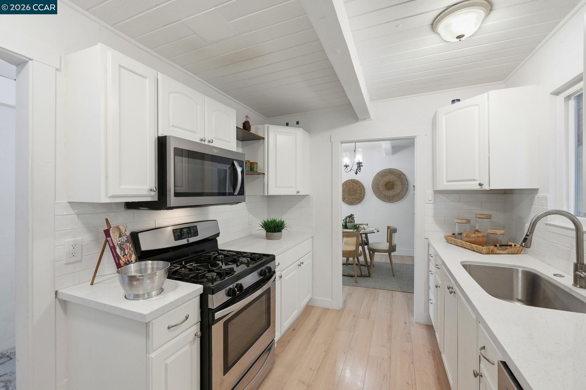2082 Overhill Road Concord, CA 94520 - Photo 9 of 30