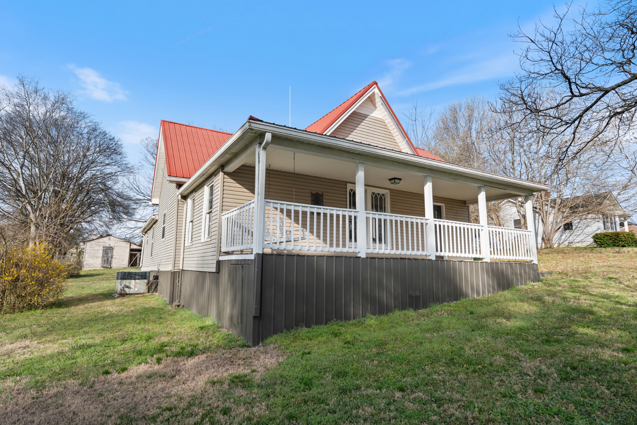 126 West End Avenue Centerville, TN 37033 - Photo 4 of 37 a front view of a house with a yard