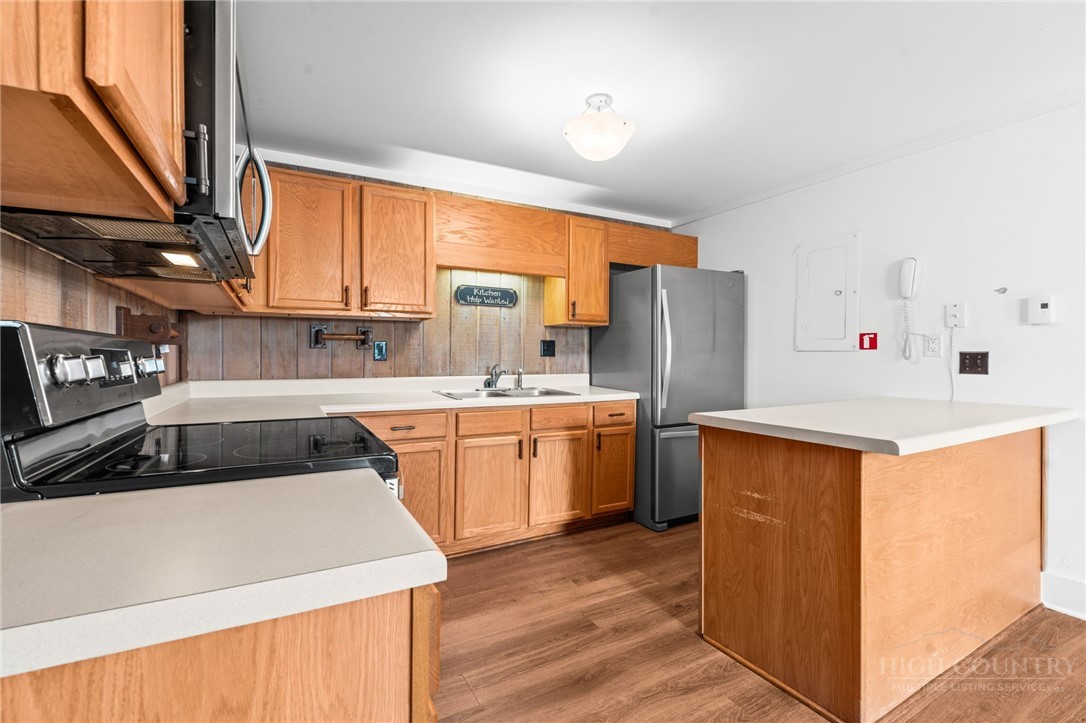 220 Charter Hills Road, Unit B3 Beech Mountain, NC 28604 - Photo 6 of 26