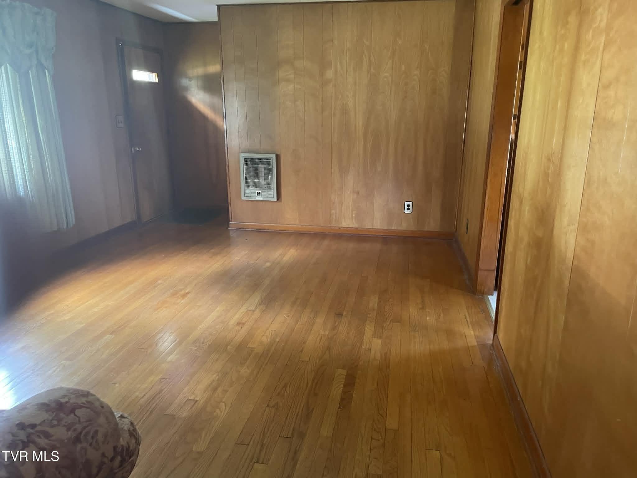 237 Bullock Hollow Road Bristol, TN 37620 - Photo 5 of 10 df271d67-f7e6-442f-adbf-02776fc5e361