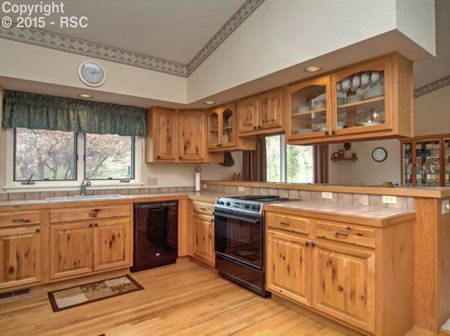 18205 Stoneview Road Monument, CO 80132 - Photo 9 of 34