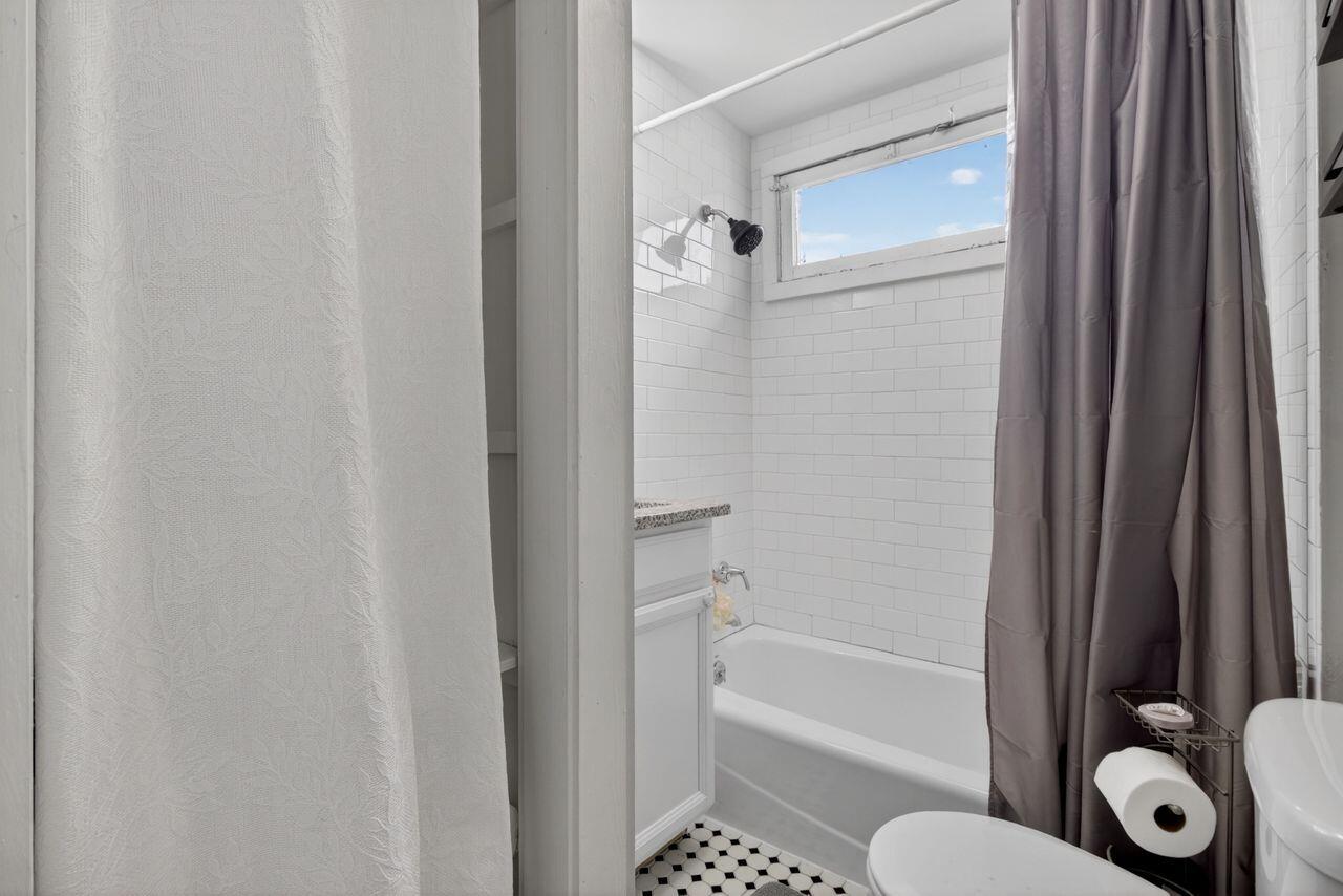 435 Race Street Charleston, SC 29403 - Photo 37 of 42 Unit B