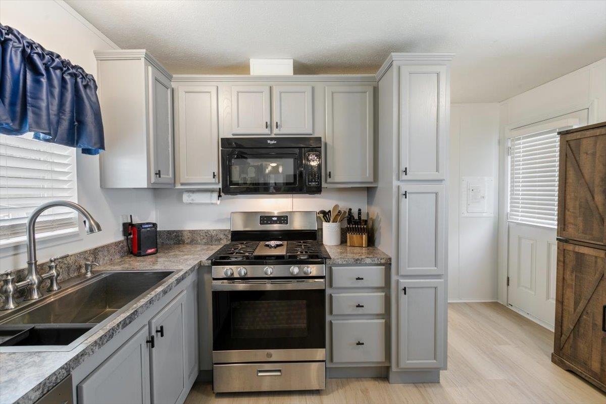 30 Kendall Pond Road, Unit 90 Derry, NH 03038 - Photo 9 of 25